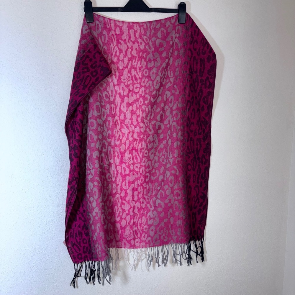 Mix Leopard Print Scarf 72 x 27.5 Pink Magenta Grey Excellent Fringed Woven Wrap